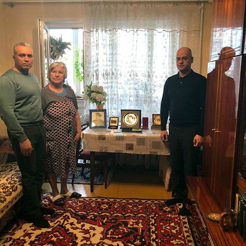 Azerbaijan military attaché apparatus personnel in Belarus visit mother of Azerbaijan’s National Hero