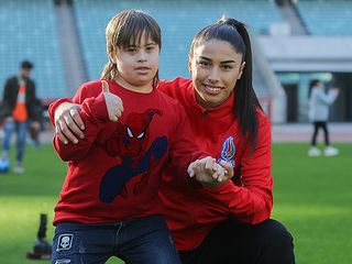 Bakı Olimpiya Stadionunda daun sindromlu uşaqlarla görüş olub - FOTOSESSİYA