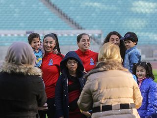 Bakı Olimpiya Stadionunda daun sindromlu uşaqlarla görüş olub - FOTOSESSİYA
