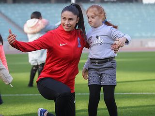 Bakı Olimpiya Stadionunda daun sindromlu uşaqlarla görüş olub - FOTOSESSİYA
