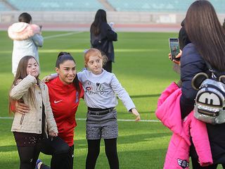 Bakı Olimpiya Stadionunda daun sindromlu uşaqlarla görüş olub - FOTOSESSİYA