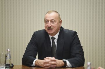 Prezident İlham Əliyev Sankt-Peterburqda Azərbaycan diaspor təşkilatlarının rəhbərləri ilə görüşüb