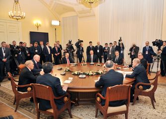 Prezident İlham Əliyev Sankt-Peterburqda MDB dövlət başçılarının qeyri-rəsmi görüşündə iştirak edib - YENİLƏNİB