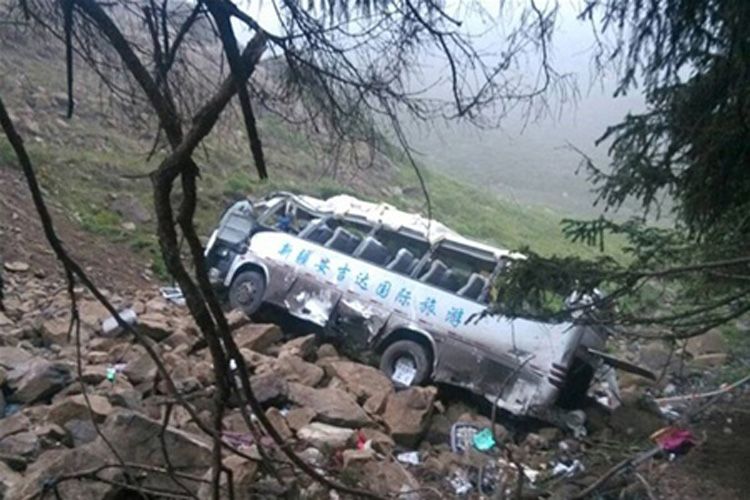 В Китае в результате падения автобуса с обрыва погибли 6 человек - ОБНОВЛЕНО