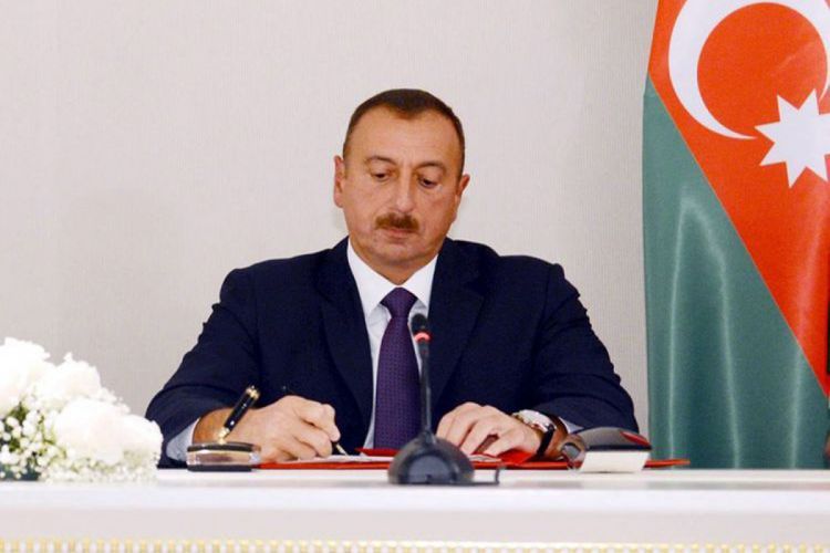 Ильхам Алиев подписал распоряжение о дополнительных мерах по капремонту дорог в Бинагадинском районе 