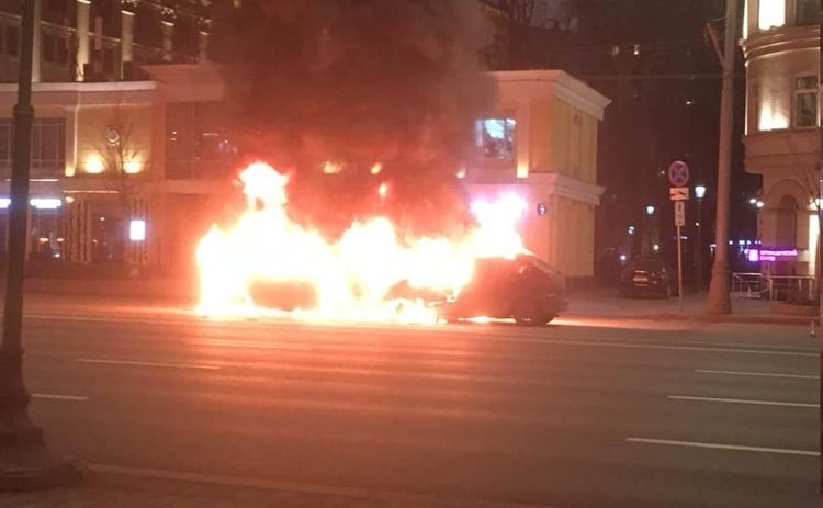 В столице РФ две машины загорелись после ДТП