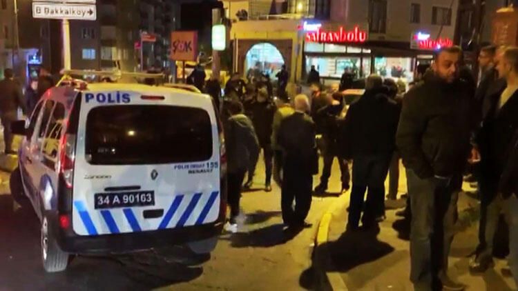İstanbulda avtomobilin atəşə tutulması nəticəsində 2 nəfər ağır yaralanıb