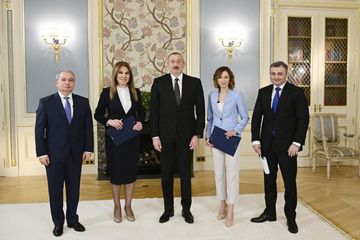 Azərbaycan Prezidenti İlham Əliyev yerli jurnalistlərə müsahibə verib - YENİLƏNİB