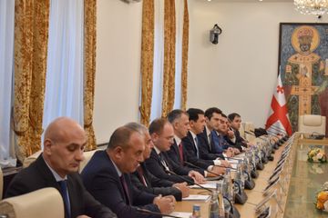 Elmar Məmmədyarov Gürcüstan parlamentinin sədri ilə görüşüb