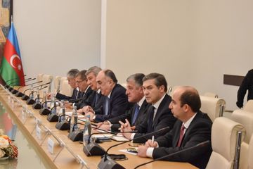 Elmar Məmmədyarov Gürcüstan parlamentinin sədri ilə görüşüb
