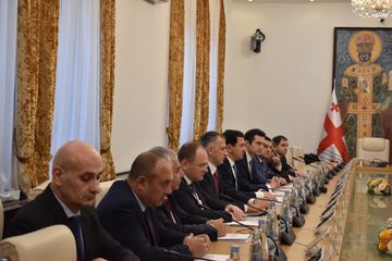 Elmar Məmmədyarov Gürcüstan parlamentinin sədri Arçil Talakvadze ilə görüşüb