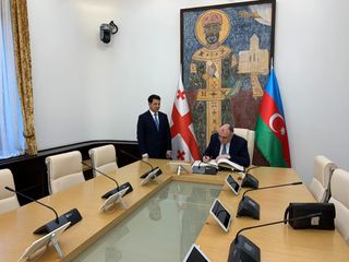 Elmar Məmmədyarov Gürcüstan parlamentinin sədri Arçil Talakvadze ilə görüşüb