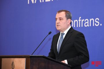 YAP-ın təşkilatçılığı ilə “Təhsilin inkişaf strategiyası: nailiyyətlər və əsas hədəflər” mövzusunda konfrans keçirilib