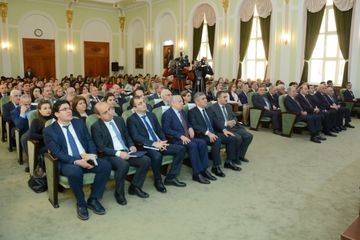 UNEC-də “Azərbaycanın iqtisadi inkişaf strategiyası” mövzusunda konfrans keçirilib