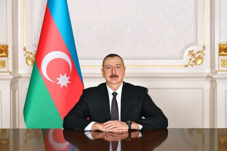 Президент Ильхам Алиев поздравил азербайджанцев мира