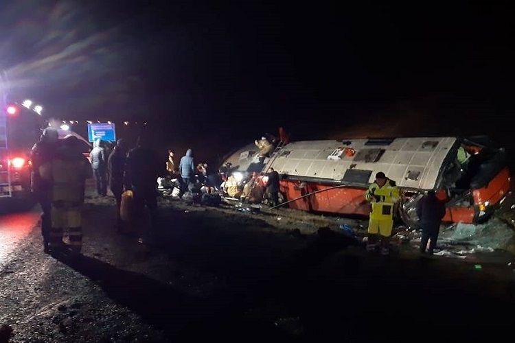 Rusiyadan Gürcüstana gedən avtobus aşıb, 2 nəfər ölüb, 15 nəfər xəsarət alıb