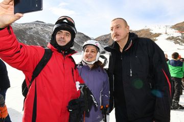 Prezident İlham Əliyev və Mehriban Əliyeva “Şahdağ” Turizm Mərkəzində görülən işlərlə tanış olublar  - YENİLƏNİB