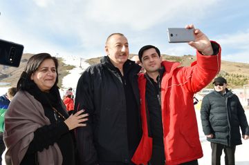 Prezident İlham Əliyev və Mehriban Əliyeva “Şahdağ” Turizm Mərkəzində görülən işlərlə tanış olublar  - YENİLƏNİB