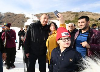 Prezident İlham Əliyev və Mehriban Əliyeva “Şahdağ” Turizm Mərkəzində görülən işlərlə tanış olublar  - YENİLƏNİB