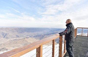 Prezident İlham Əliyev və Mehriban Əliyeva “Şahdağ” Turizm Mərkəzində görülən işlərlə tanış olublar  - YENİLƏNİB