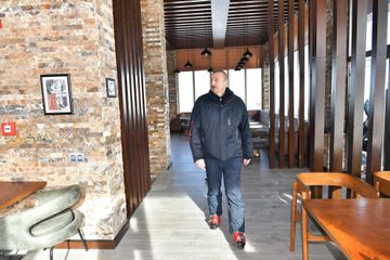 Prezident İlham Əliyev və Mehriban Əliyeva “Şahdağ” Turizm Mərkəzində görülən işlərlə tanış olublar  - YENİLƏNİB