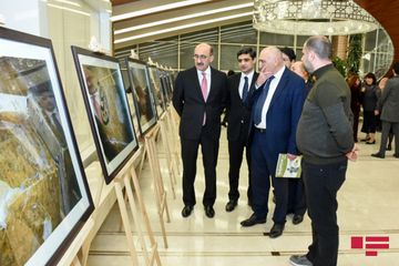 Fotomüxbir Orxan Əzimin Nəsiminin Suriyadakı məqbərəsi və Hələb şəhərinin fotolarından ibarət sərgisi nümayiş olunub