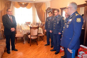 “Şücaətə görə” medalı hərbi pilot Rəşad Atakişiyevin ailəsinə təqdim olunub