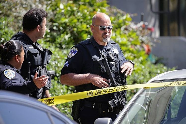 В пригороде Нью-Йорка неизвестный напал с ножом на прохожих возле синагоги