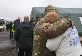 Ukrayna ilə qondarma Donetsk və Luqansk respublikaları arasında saxlanılan şəxslərin mübadiləsi başa çatıb