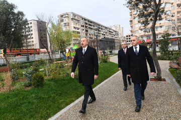 Prezident İlham Əliyev Bakının daha bir parkında aparılan yenidənqurma işləri ilə tanış olub - YENİLƏNİB