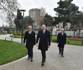 Prezident İlham Əliyev Bakının daha bir parkında aparılan yenidənqurma işləri ilə tanış olub - YENİLƏNİB