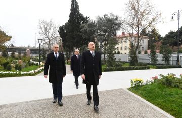 Prezident İlham Əliyev Bakının daha bir parkında aparılan yenidənqurma işləri ilə tanış olub - YENİLƏNİB