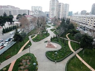 Prezident İlham Əliyev Bakının daha bir parkında aparılan yenidənqurma işləri ilə tanış olub - YENİLƏNİB