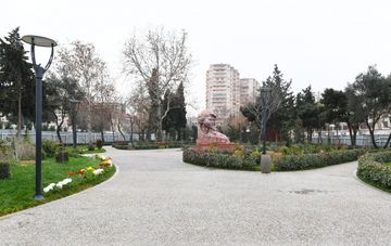 Prezident İlham Əliyev Bakının daha bir parkında aparılan yenidənqurma işləri ilə tanış olub - YENİLƏNİB