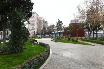 Prezident İlham Əliyev Bakının daha bir parkında aparılan yenidənqurma işləri ilə tanış olub - YENİLƏNİB