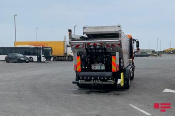 Bakıya xüsusi təyinatlı avtonəqliyyat vasitələrinin ilk partiyası gətirilib - FOTO
