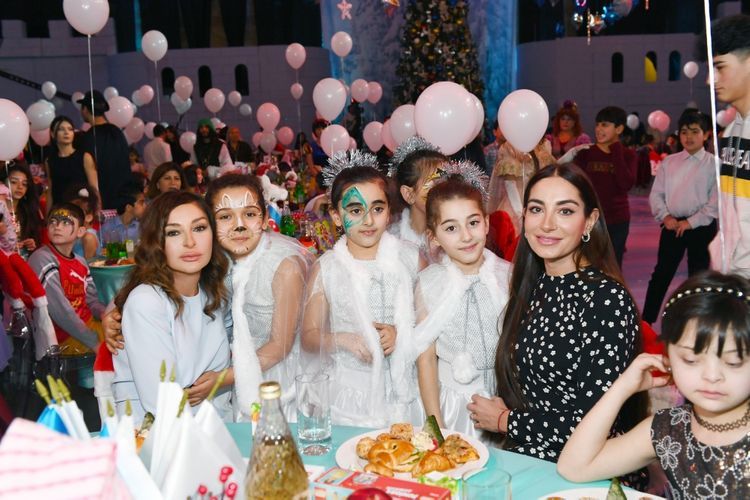 Фонд Гейдара Алиева организовал традиционное праздничное веселье для детей - ФОТО