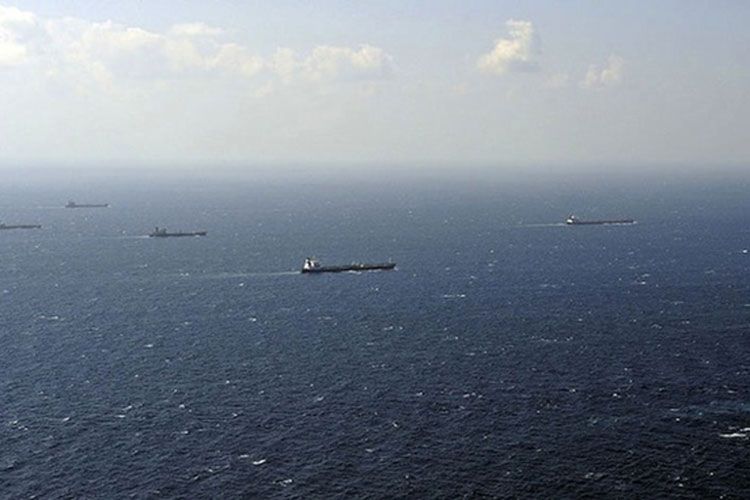 İran Hörmüz boğazı yaxınlığında tanker saxlayıb