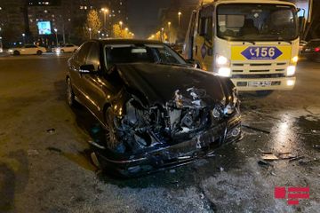 Bakı Nəsimi rayonunda iki avtomobil toqquşub - FOTO - VİDEO