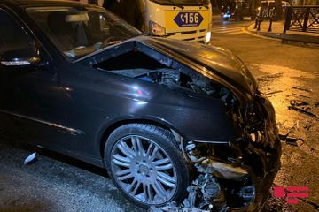Bakı Nəsimi rayonunda iki avtomobil toqquşub - FOTO - VİDEO