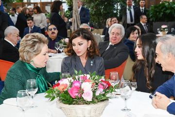 Mehriban Əliyeva Moskvanın Xalq Təsərrüfatı Nailiyyətləri Sərgisində yenidən qurulan “Azərbaycan” pavilyonunun açılışında iştirak edib - FOTO