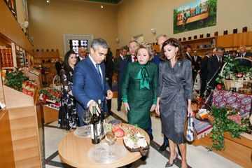 Mehriban Əliyeva Moskvanın Xalq Təsərrüfatı Nailiyyətləri Sərgisində yenidən qurulan “Azərbaycan” pavilyonunun açılışında iştirak edib - FOTO