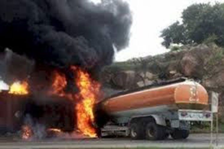 В России три человека погибли в ДТП с нефтевозом