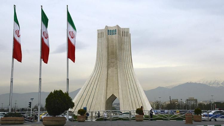 В Тегеране прошел митинг в поддержку властей на фоне антиправительственных протестов
