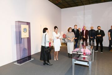 Birinci vitse-prezident Mehriban Əliyeva 8-ci Moskva Beynəlxalq Müasir İncəsənət Bienallesi ilə tanış olub - FOTOSESSİYA