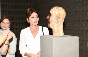 Birinci vitse-prezident Mehriban Əliyeva 8-ci Moskva Beynəlxalq Müasir İncəsənət Bienallesi ilə tanış olub - FOTOSESSİYA