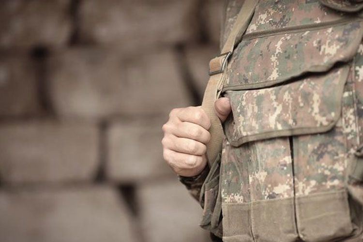 Ermənistanda əsgərin asılmış meyiti tapılıb