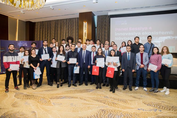 Azərbaycan Beynəlxalq Bankı startapçı gəncləri mükafatlandırıb - FOTO