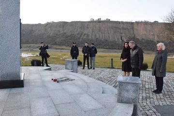 Belarus səfiri Quba Soyqırımı Memorial Kompleksini ziyarət edib