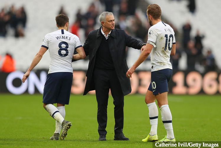 Joze Mourinyo İngiltərənin üç klubu ilə Çempionlar Liqasında iştirak edən ilk baş məşqçi olub